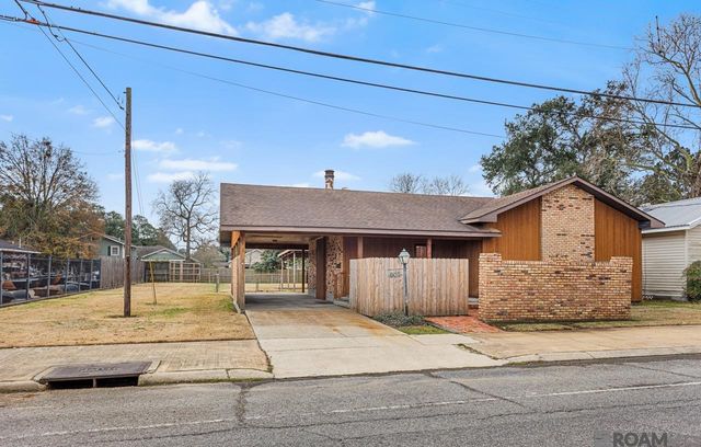 607 Court St, Port Allen, LA 70767