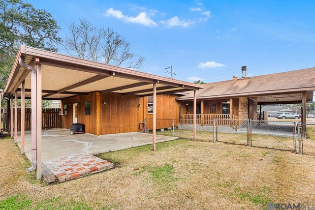 607 Court St, Port Allen, LA 70767