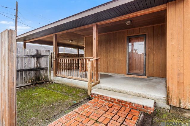 607 Court St, Port Allen, LA 70767