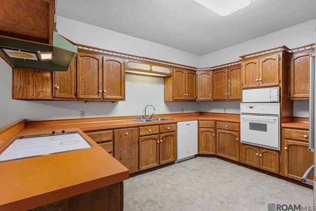 607 Court St, Port Allen, LA 70767