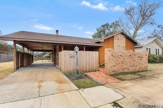 607 Court St, Port Allen, LA 70767