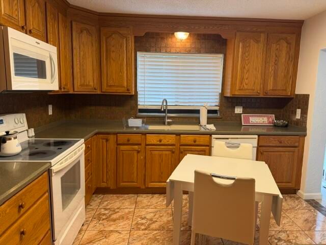 4695 ROBINWOOD Place B, Boynton Beach, FL 33436