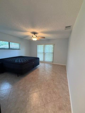 4695 ROBINWOOD Place B, Boynton Beach, FL 33436