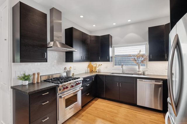 737-739 61st St, Oakland, CA 94609