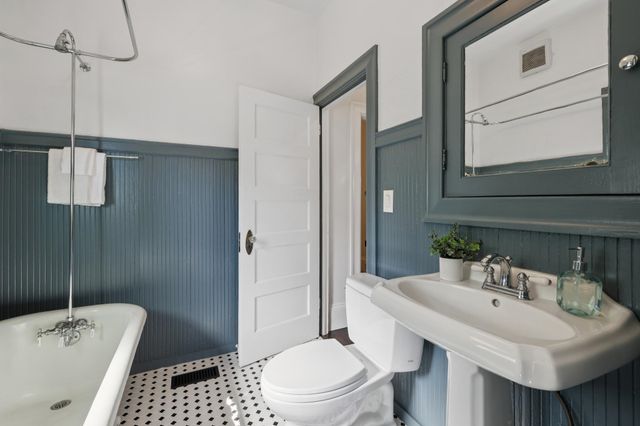 737-739 61st St, Oakland, CA 94609