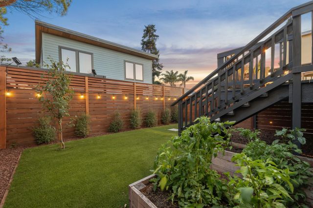 737-739 61st St, Oakland, CA 94609