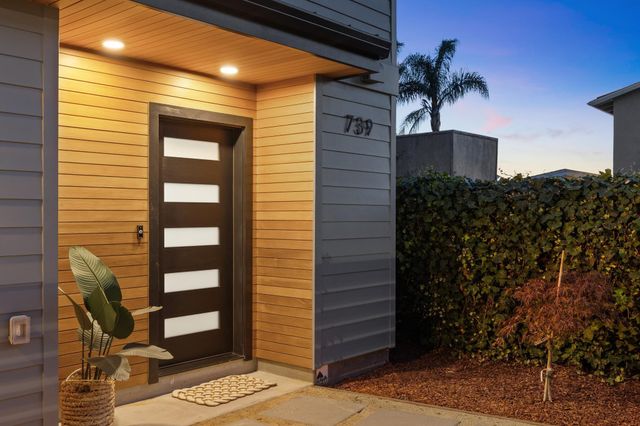 737-739 61st St, Oakland, CA 94609