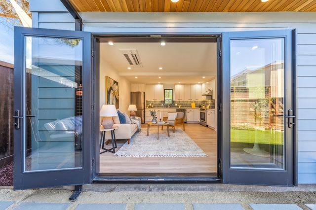 737-739 61st St, Oakland, CA 94609