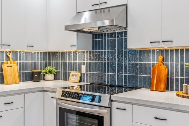 737-739 61st St, Oakland, CA 94609