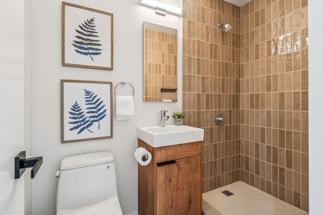 737-739 61st St, Oakland, CA 94609