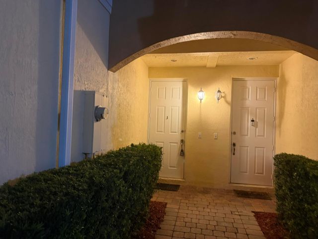 4673 SW 75th Way, Davie, FL 33314