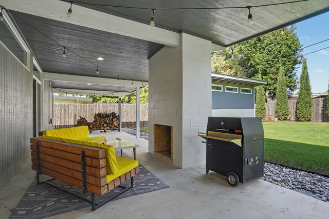 4939 E 26th Place, Tulsa, OK 74114