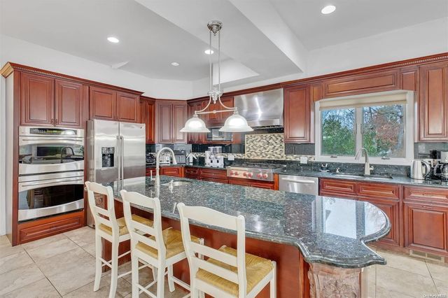 10 Bay Woods Drive, Hampton Bays, NY 11946