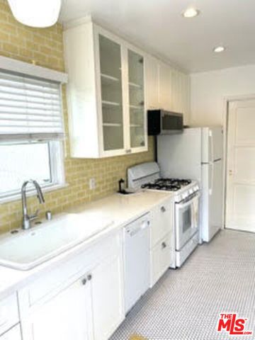 2514 W Chandler Boulevard, Burbank, CA 91505