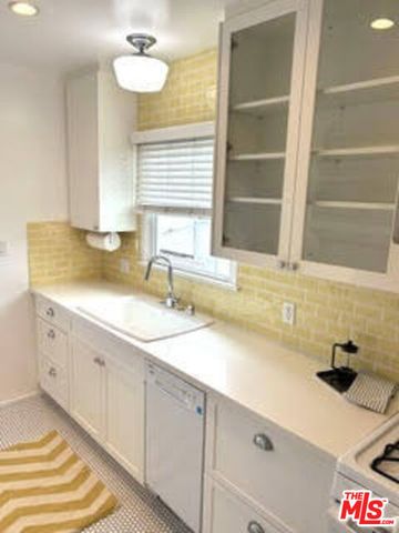 2514 W Chandler Boulevard, Burbank, CA 91505