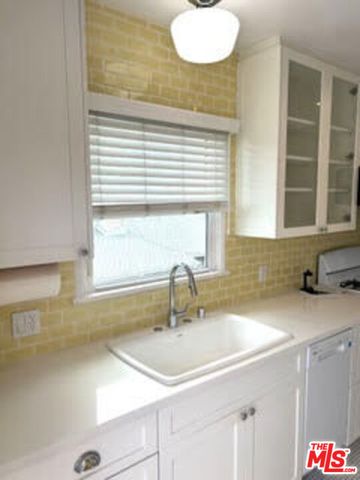 2514 W Chandler Boulevard, Burbank, CA 91505
