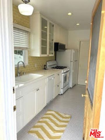 2514 W Chandler Boulevard, Burbank, CA 91505