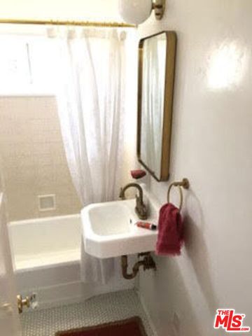 2514 W Chandler Boulevard, Burbank, CA 91505
