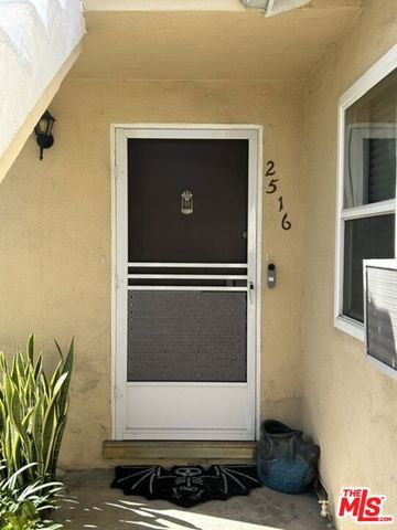 2514 W Chandler Boulevard, Burbank, CA 91505