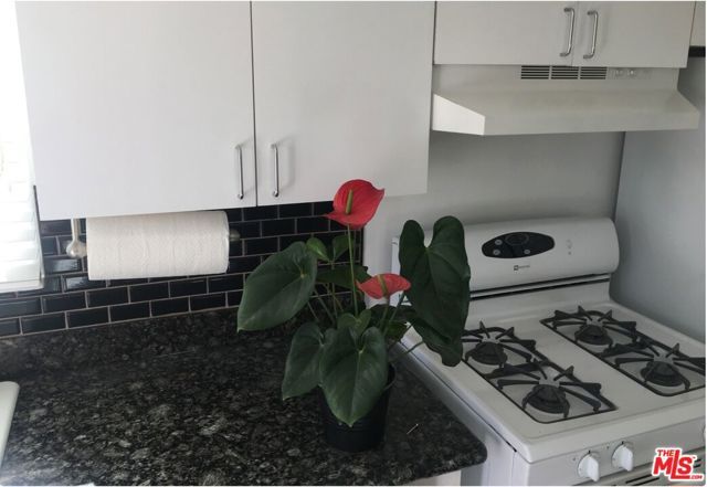 2514 W Chandler Boulevard, Burbank, CA 91505