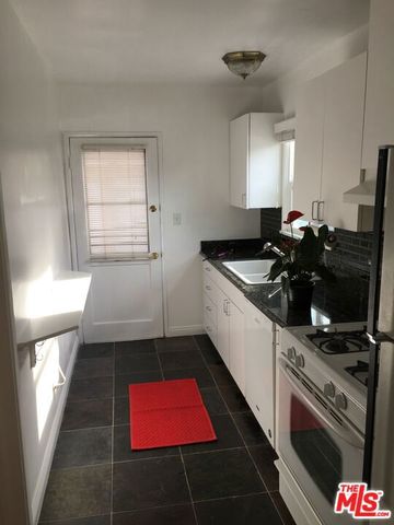 2514 W Chandler Boulevard, Burbank, CA 91505