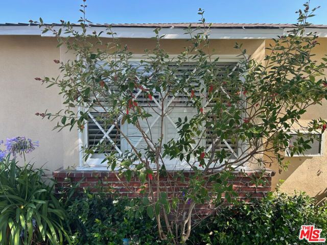 2514 W Chandler Boulevard, Burbank, CA 91505