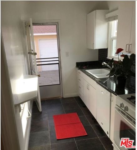 2514 W Chandler Boulevard, Burbank, CA 91505