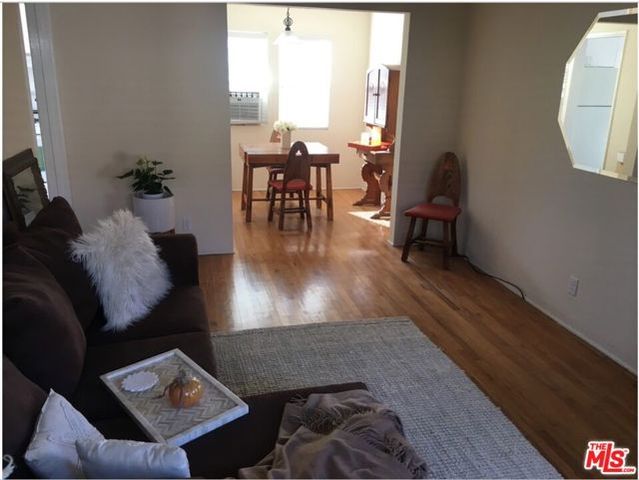 2514 W Chandler Boulevard, Burbank, CA 91505