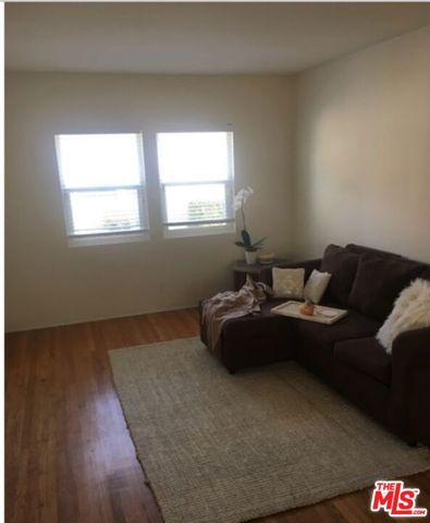 2514 W Chandler Boulevard, Burbank, CA 91505