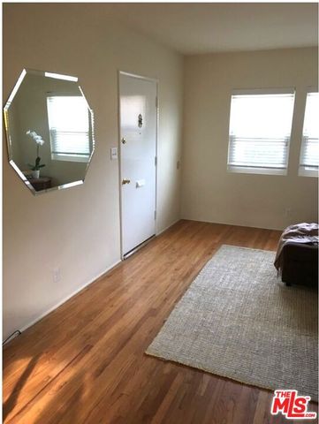 2514 W Chandler Boulevard, Burbank, CA 91505