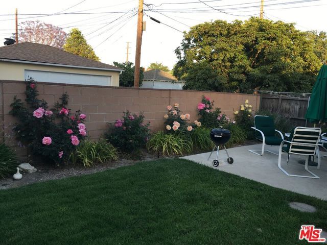 2514 W Chandler Boulevard, Burbank, CA 91505