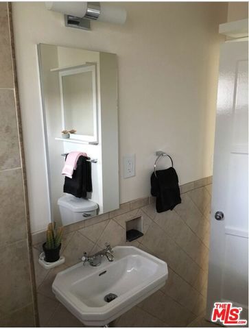 2514 W Chandler Boulevard, Burbank, CA 91505