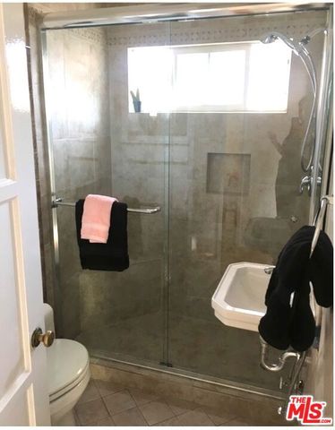 2514 W Chandler Boulevard, Burbank, CA 91505