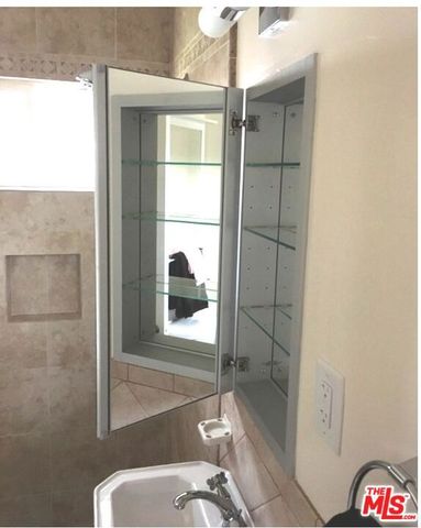 2514 W Chandler Boulevard, Burbank, CA 91505