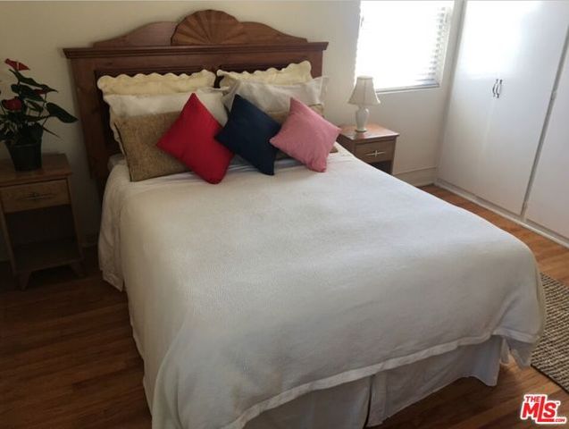 2514 W Chandler Boulevard, Burbank, CA 91505