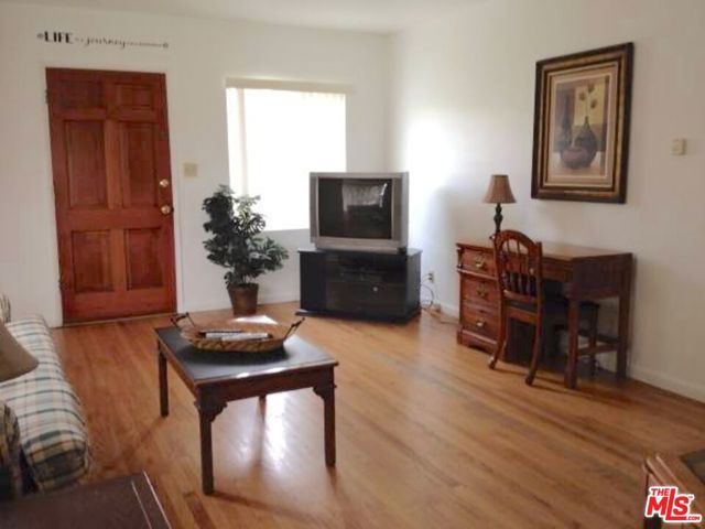 2514 W Chandler Boulevard, Burbank, CA 91505