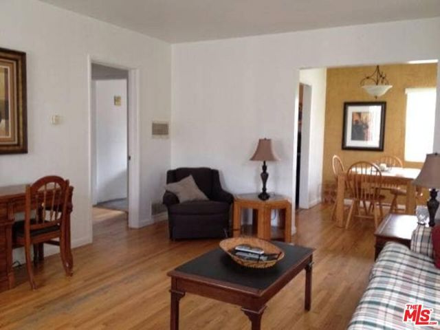 2514 W Chandler Boulevard, Burbank, CA 91505