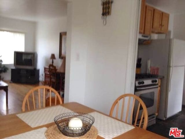 2514 W Chandler Boulevard, Burbank, CA 91505
