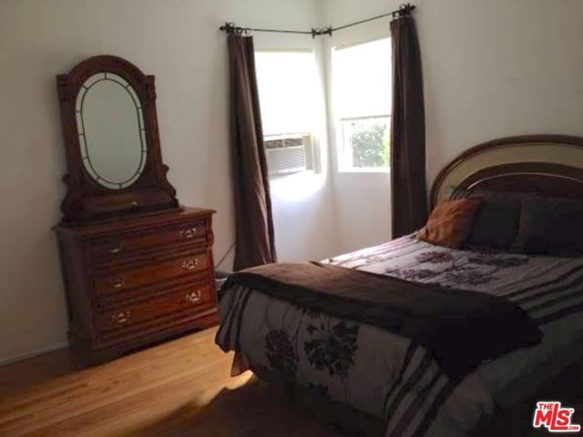2514 W Chandler Boulevard, Burbank, CA 91505
