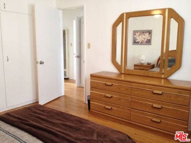 2514 W Chandler Boulevard, Burbank, CA 91505