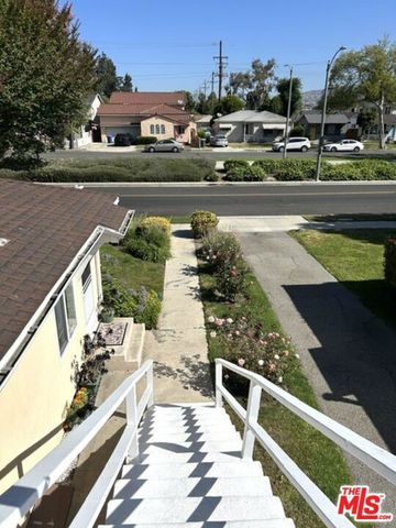 2514 W Chandler Boulevard, Burbank, CA 91505