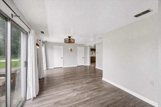 8059 Lorel Avenue, Burbank, IL 60459