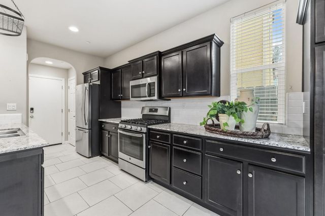 1568 Lambourn Way, Clovis, CA 93619