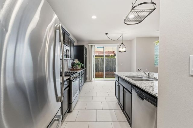 1568 Lambourn Way, Clovis, CA 93619