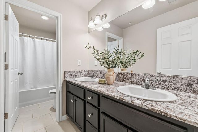 1568 Lambourn Way, Clovis, CA 93619