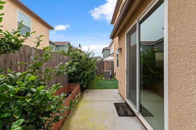 1568 Lambourn Way, Clovis, CA 93619