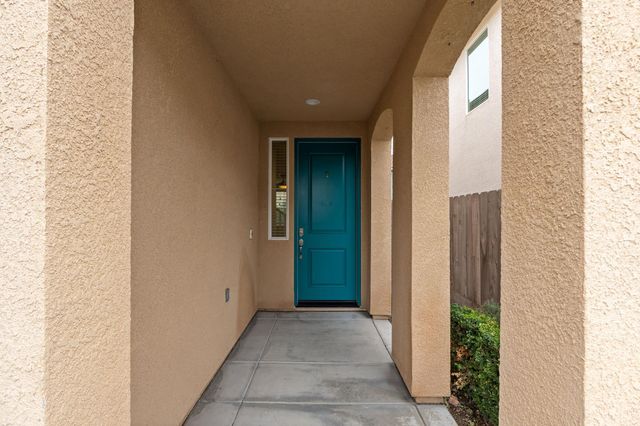 1568 Lambourn Way, Clovis, CA 93619