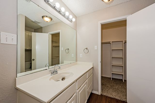 606 Plainview Drive, Mansfield, TX 76063
