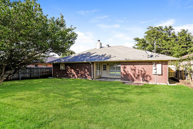 606 Plainview Drive, Mansfield, TX 76063