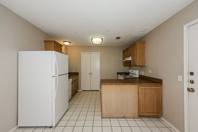 606 Plainview Drive, Mansfield, TX 76063
